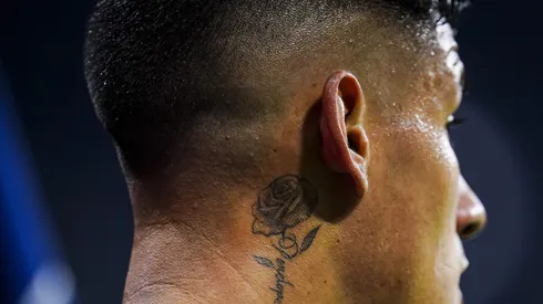 El delantero de los cementeros publicó una imagen que deja en evidencia a uno de los hermanos Dos Santos.