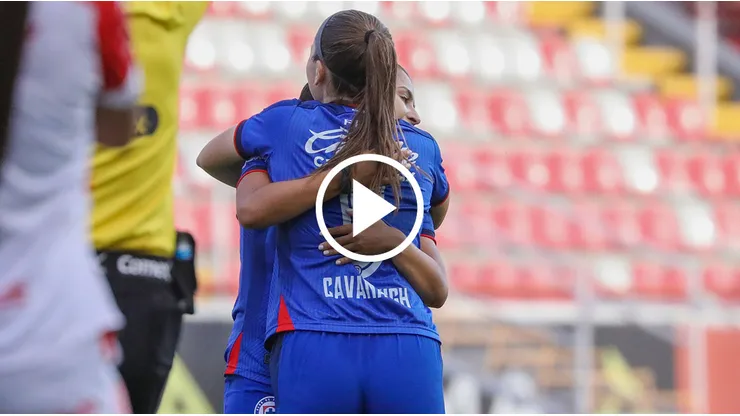 Abrazo de gol para Meghan Cavanaugh.