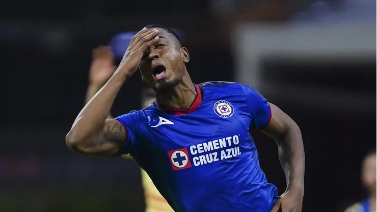 El portero veracruzano fue protagonista en la derrota de Cruz Azul por dos fallos clamorosos.