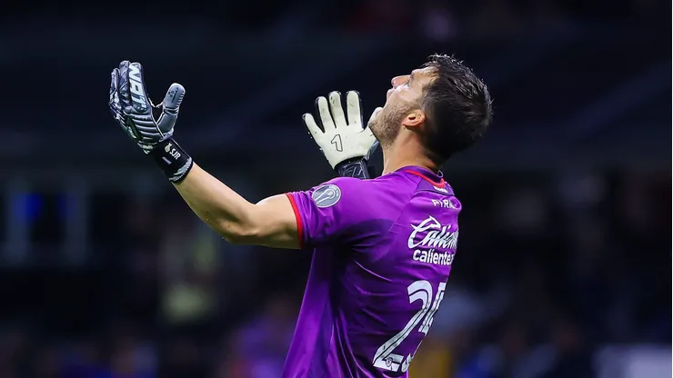 El veracruzano falló en dos de los goles americanistas y el público del Azteca le silbó.