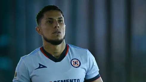 Carlos Salcedo llega a tiempo para el Clásico Joven