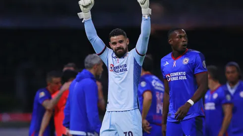 CIUDAD DE MEXICO, MEXICO - OCTUBRE 28: Andres Gudino, Portero del Cruz Azul en festejo al final de el juego de la jornada 14 del Torneo Apertura 2023 de la Liga BBVA MX en el Estadio Azteca el 28 de Octubre de 2023 en Ciudad de Mexico, Mexico. (Foto: Mauricio Salas/JAM MEDIA)