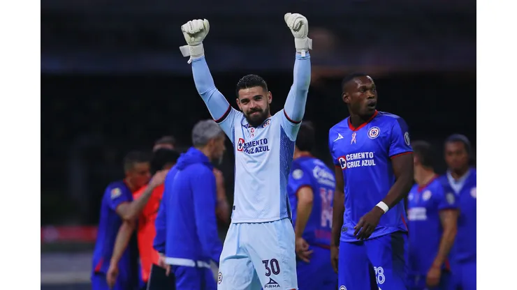 CIUDAD DE MEXICO, MEXICO - OCTUBRE 28: Andres Gudino, Portero del Cruz Azul en festejo al final de el juego de la jornada 14 del Torneo Apertura 2023 de la Liga BBVA MX en el Estadio Azteca el 28 de Octubre de 2023 en Ciudad de Mexico, Mexico. (Foto: Mauricio Salas/JAM MEDIA)