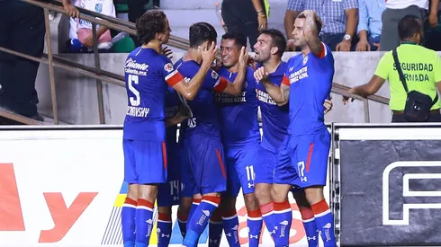 Los cementeros lograron un triunfo vital en un partido enmarcado en dos polémicas. León pidió rojas para Escobar y Castaño.