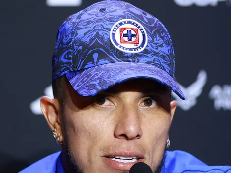 Salcedo sigue haciendo "amigos": así fue su cruce con Uriel Antuna