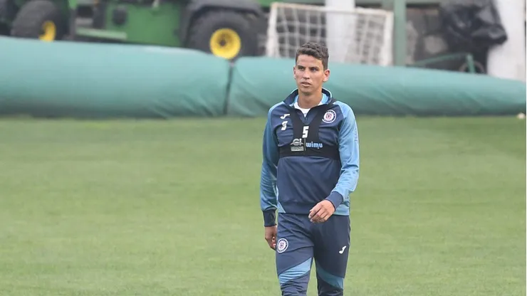 El defensor chileno ahora pertenece a las filas del Club América a pesar de que su ficha es de Tigres UANL.