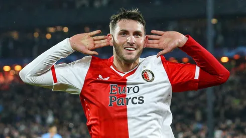 Santiago Giménez en el 11 ideal de la Champions League