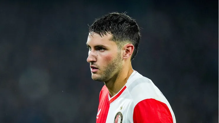 El canterano de los cementeros se convirtió en el héroe de la jornada al anotar dos goles en la victoria del Feyenoord sobre la Lazio.