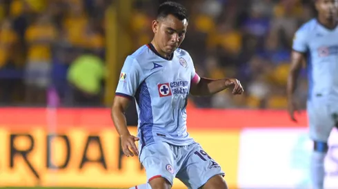 Las ausencias de Escobar, Rivero y Lira contra los Tigres obligó a hacer cambios en el portador de la banda.