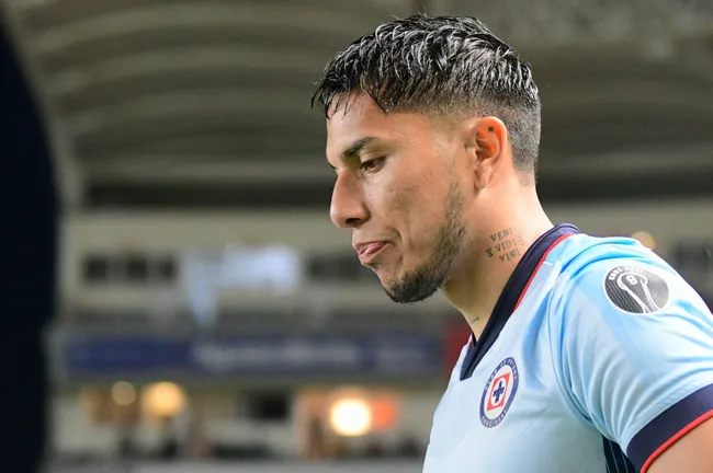 Carlos Salcedo se equivocó en un momento crucial (Imago7)