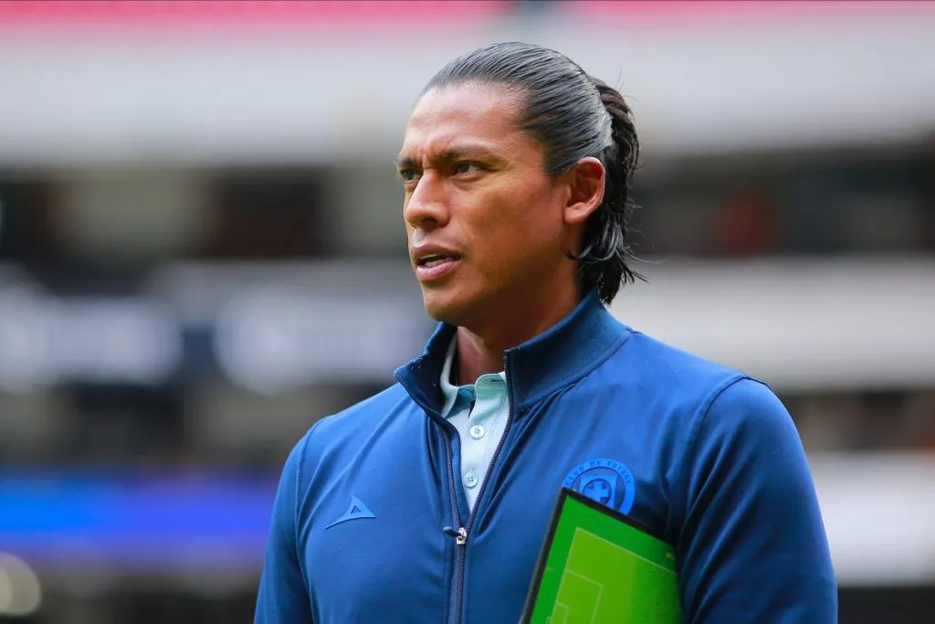 Joel Huiqui, auxiliar técnico de Cruz Azul (Foto: Jam Media)