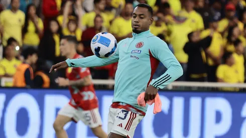 El zaguero colombiano vio sus primeros minutos con la playera de los cafeteros en el duelo ante Ecuador de las Eliminatorias Sudamericanas