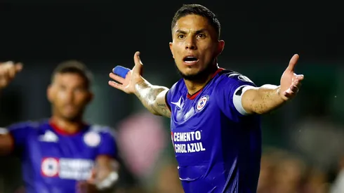 Carlos Salcedo, jugador de Cruz Azul.