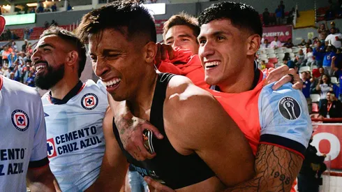 El delantero mexicano mostró sangre fría desde los once metros. Antuna, en cambio, no termina de gustar a la afición por su estilo.