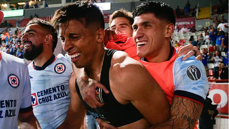 El delantero mexicano mostró sangre fría desde los once metros. Antuna, en cambio, no termina de gustar a la afición por su estilo.