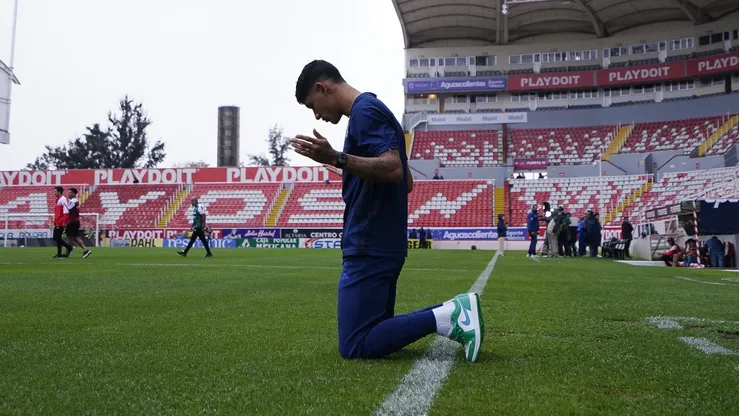 El delantero mexicano quiso expresar en sus redes sociales el sentir del equipo durante esta etapa del torneo.