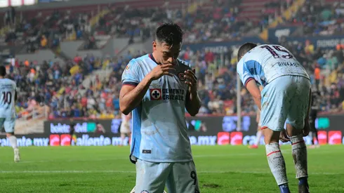 El delantero mexicano ha tenido una noche de gracia con un doblete que significa tres puntos vitales en la lucha por clasificar.