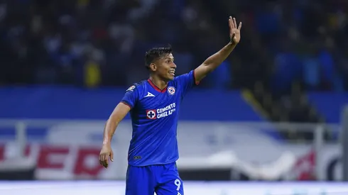 El delantero mexicano sorprendió en el once inicial y sorprende con el mejor gol en lo que va de campeonato.