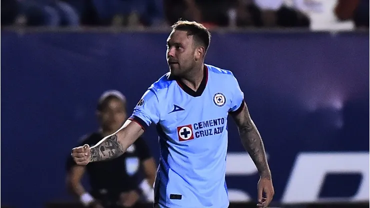 Carlos Rotondi, baja en Cruz Azul ante Necaxa.