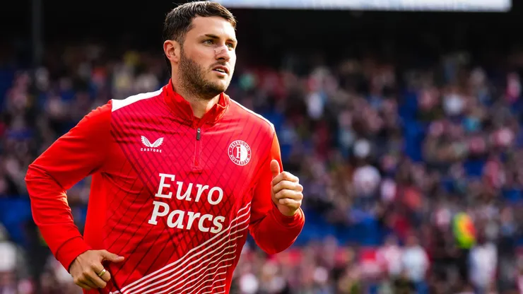 Santi Giménez no jugará en Champions.