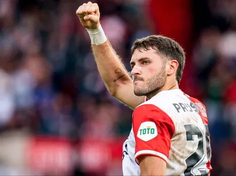 Santiago Giménez fue premiado como el jugador del mes