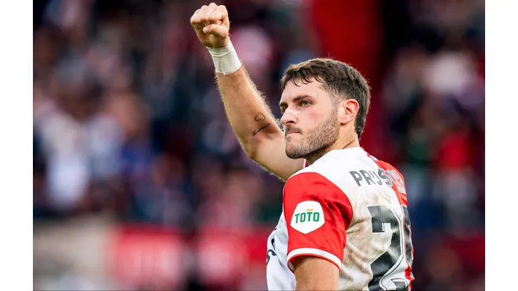Santiago Giménez suma 10 goles en la Eredivisie