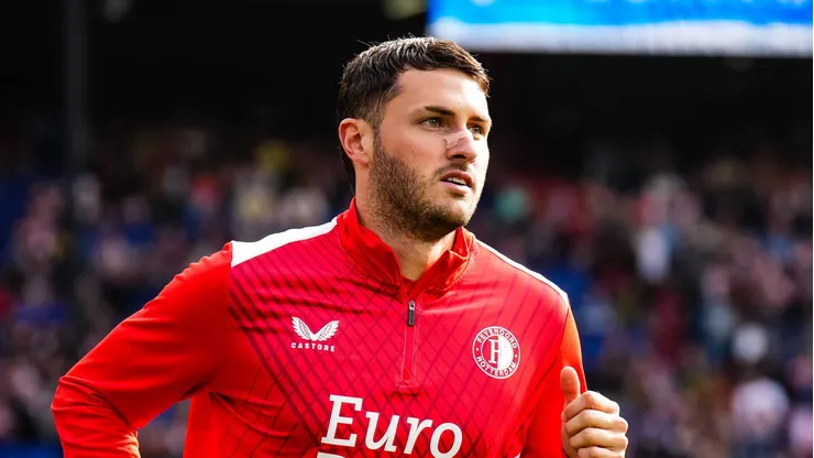 El delantero mexicano está viviendo un inicio de temporada de ensueño con el Feyenoord de Rotterdam.