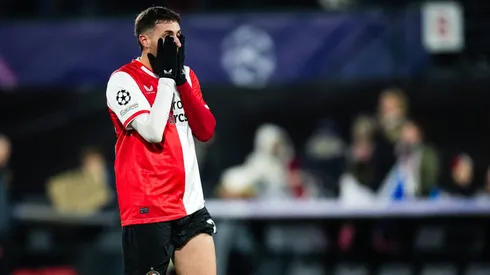 El internacional mexicano anotó en propia puerta en la derrota del Feyenoord contra el Atlético de Madrid.