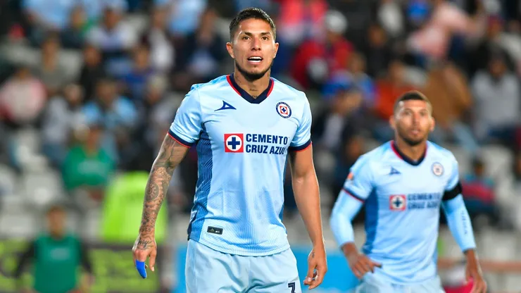 Carlos Salcedo se perfila para salir de Cruz Azul.