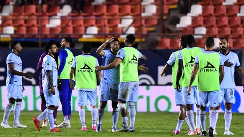 Los cementeros seguían en competencia matemáticamente en las últimas fechas, pero en el vestuario parecían dar por terminado el semestre.