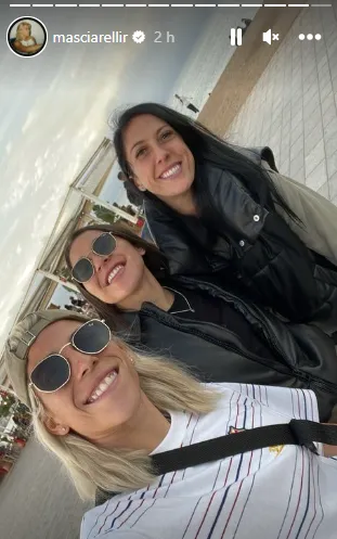 Norma Palafox junto a la portera del Juárez y Jennifer Hermoso