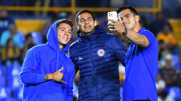 Dos futbolistas encabezan la lista de bajas de Cruz Azul.