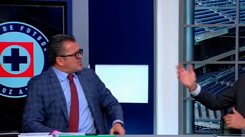 Carlos Hermosillo se enfrascó en fuerte discusión con ex Cruz Azul.