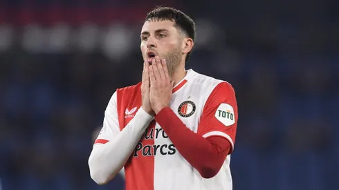 El Feyenoord de Santi Giménez perdió frente a Lazio por la Champions League
