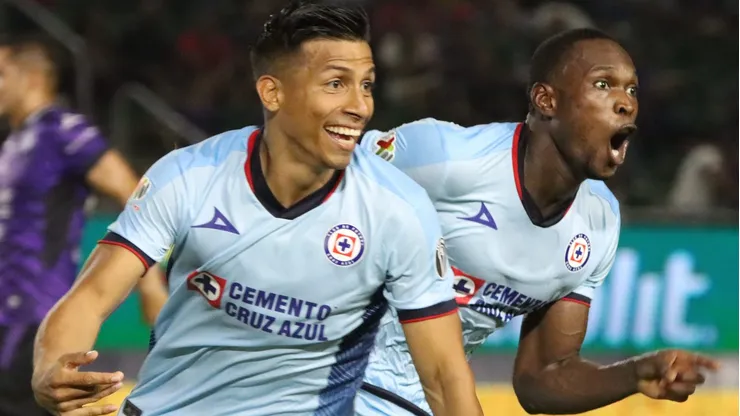 El colombiano era el amo y señor de la titularidad hasta la llegada del goleador mexicano.