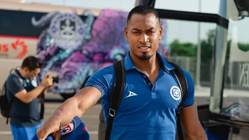 El delantero del Liverpool celebró su anotación con una playera con mensaje pidiendo la liberación de su padre.