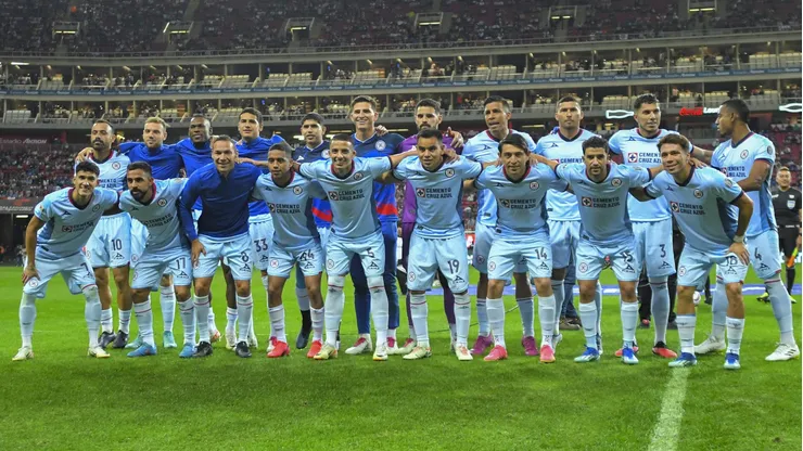 Cruz Azul perdió con Chivas y quedó prácticamente eliminado.
