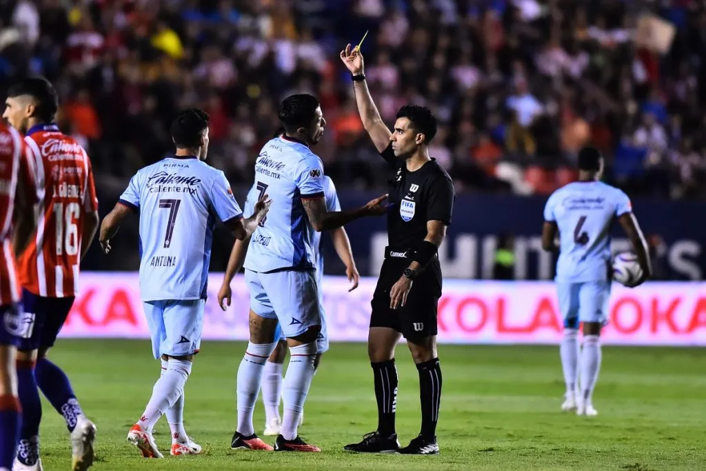 Adonai Escobedo, árbitro central. (Foto: Imago7)