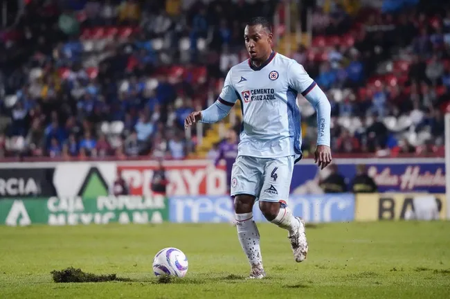 Willer Ditta defendió a Carlos Salcedo ante la pitada que sufrió (Imago 7)