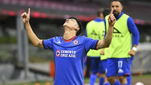 El delantero mexicano definió con gran prestancia después de una buena jugada de Rodrigo Huescas.