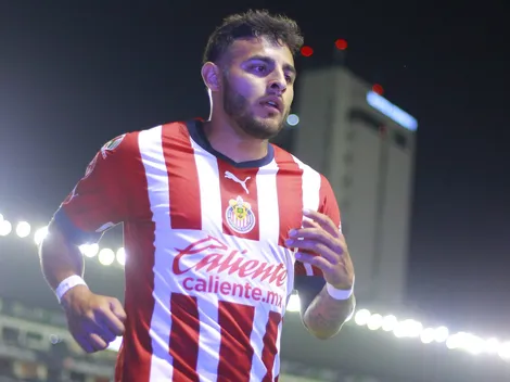 Los motivos por los que Chivas está obligado a venderle a Alexis Vega a Cruz Azul
