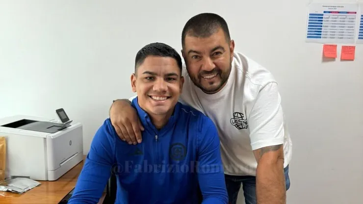La primera imagen del Toro Fernández con la playera de Cruz Azul