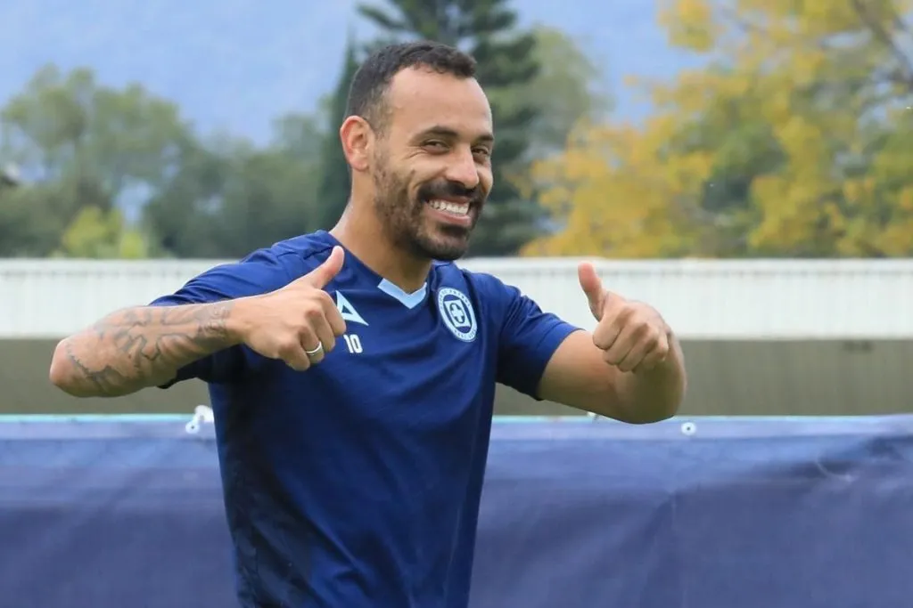 Moisés Vieira dejó de ser jugador de Cruz Azul.