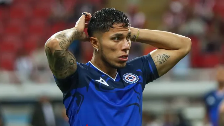 Carlos Salcedo no saldrá a la banca contra Mazatlán.