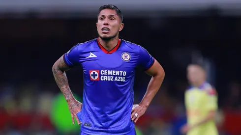 Carlos Salcedo sigue siendo jugador de Cruz Azul.