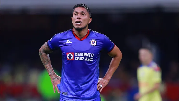 Carlos Salcedo sigue siendo jugador de Cruz Azul.