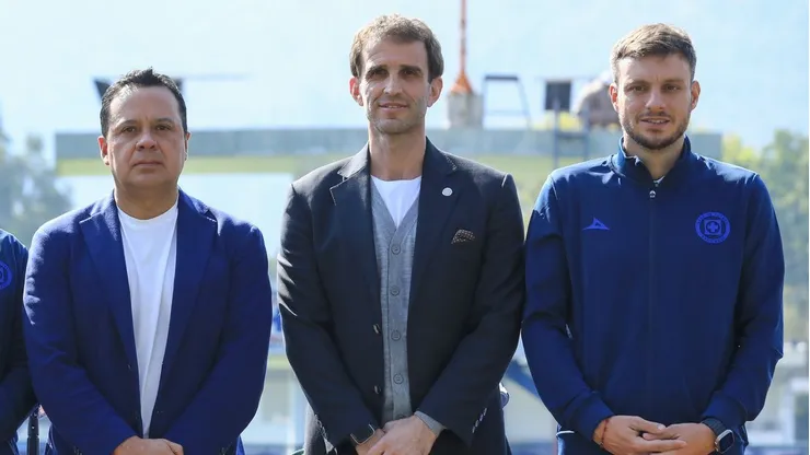 Víctor Velázquez con Iván Alonso y Martín Anselmi.