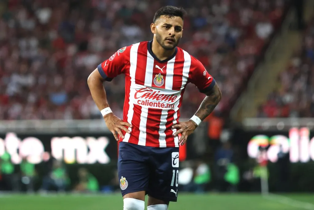 Alexis Vega estaría a un paso de salir de Chivas. (Foto: Imago7)