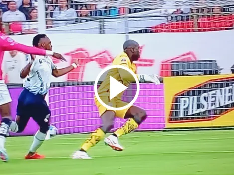 Terrible error del portero de Independiente del Valle, vinculado a Cruz Azul