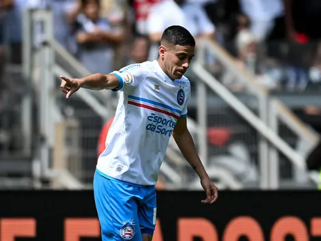 Afición da la bienvenida a Camilo Candido